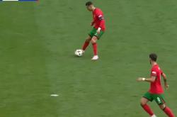 开云APP-技术犀利球员传球准确制造得分机会