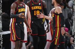 开云下载-老鹰连胜76人，将比分扳平至一平