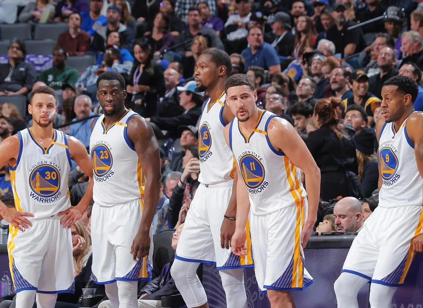 新晋控卫入选明星阵容，收获掌声与祝福的简单介绍