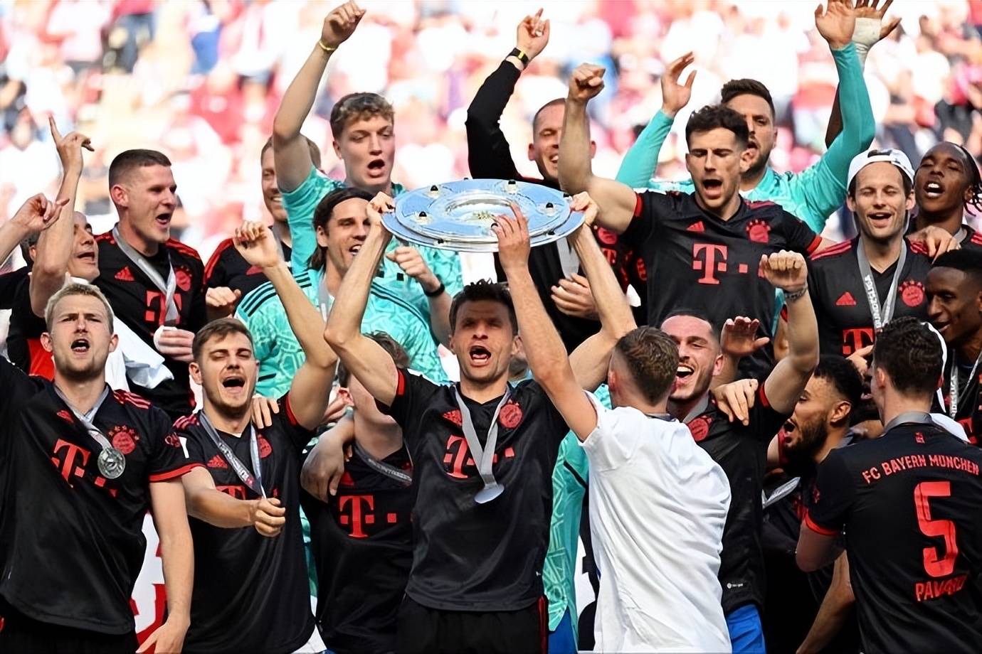 勒沃库森球员备战沙尔克，势必取胜的简单介绍