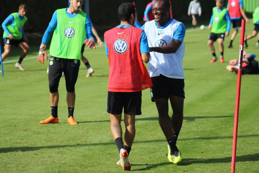 沃尔夫斯堡轻松击败沙尔克04，完胜对手取得重要胜利的简单介绍