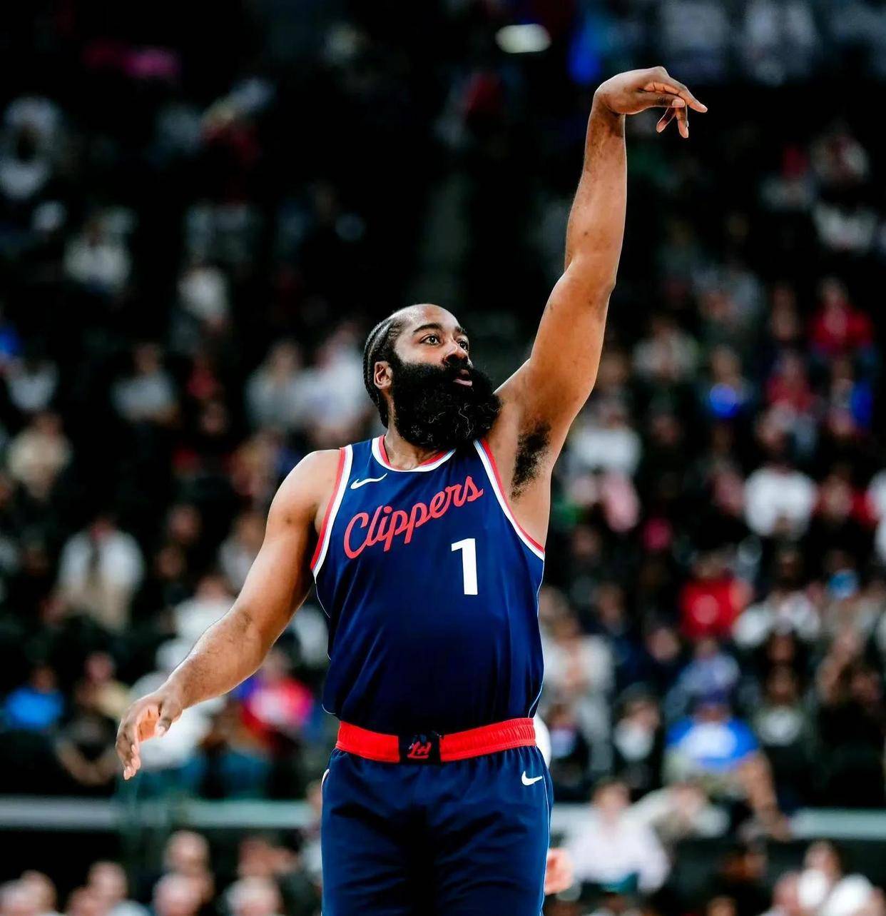 火箭胜独行侠，哈登32+10+12的简单介绍