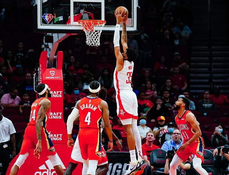 火箭险胜篮网，取得六连胜